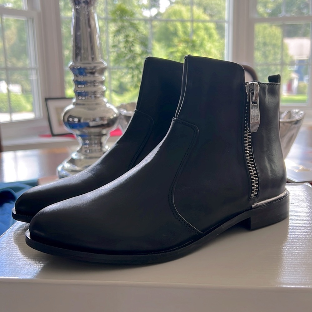 Marc Fisher NWT ** Black Booties
